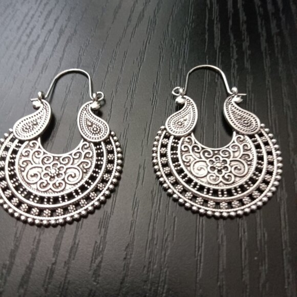 NEW Boho Filigree Earrings - Picture 1 of 2